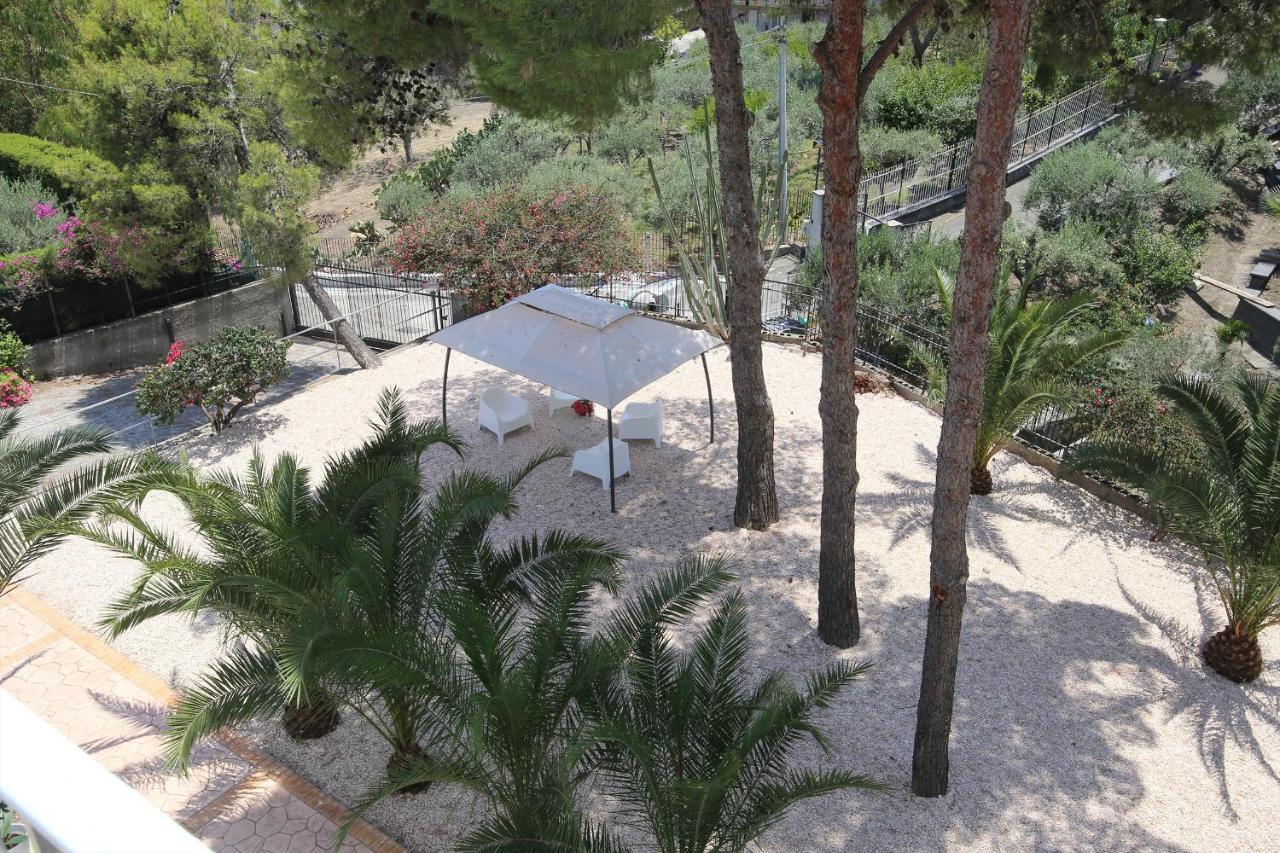 Villa Aurora Giardini-Naxos Buitenkant foto